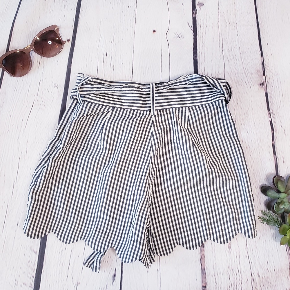 H&M Scalloped Shorts - Picture 7 of 7